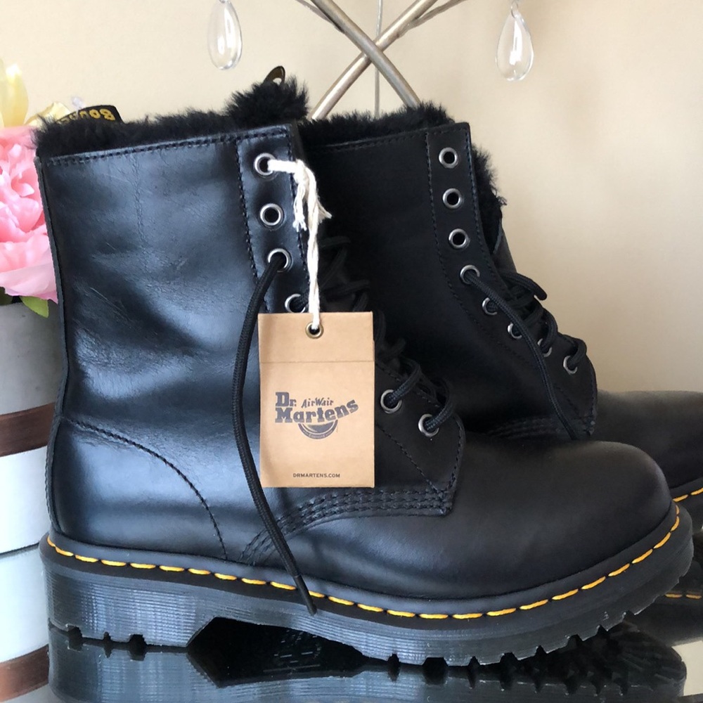Dr. Marten 1460 WOMEN'S Black EYE FAUX FUR LINED BOOTS - Picture 5 of 10